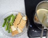 厚揚げとグリーンアスパラガスの味噌汁作り方1写真