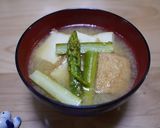 厚揚げとグリーンアスパラガスの味噌汁作り方3写真