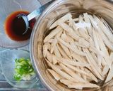 ごぼうと鶏ミンチのピリ辛 中華風炒め作り方2写真