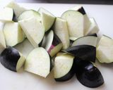 簡単♫鶏もも肉となすの味噌炒め作り方1写真