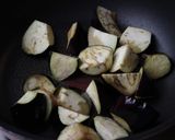 簡単♫鶏もも肉となすの味噌炒め作り方3写真