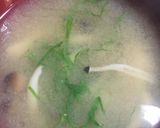 しめじとしその葉の味噌汁作り方13写真