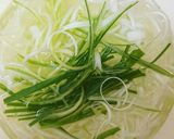 ５分で簡単！長ネギの豆板醤和え作り方1写真