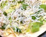 ごま油香る☆しらすと分葱のピザ☆作り方1写真