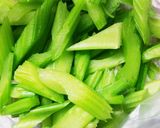 意外とあっさり！セロリと豚肉の味噌炒め作り方2写真