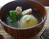 ＊丸ごと新玉ねぎと豚肉のほっこり汁＊作り方4写真