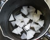 大根と油揚げ・ニラの味噌汁作り方2写真