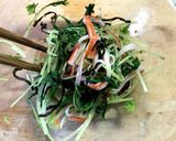 レンジで簡単！水菜とカニカマの塩昆布和え作り方3写真