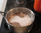 そばサラダ！アジアン風パクチーのせ！作り方1写真