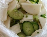 新玉ねぎtoカブの簡単浅漬け。作り方3写真