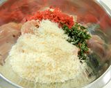 鶏ひき肉のつくね。カリカリ梅、大葉入り!作り方2写真