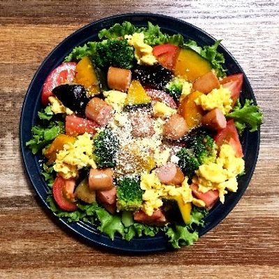 ブロッコリー、トマト、卵のせサラダ！ by ENFPYM 【クックパッド