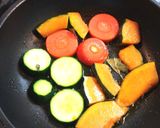 目玉焼きアレンジ　緑黄色野菜作り方2写真