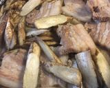 厚切り豚とごぼうの煮物、塩麹入り！作り方5写真