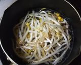 うちのお味噌汁 豚ひき肉＆もやし＆コーン作り方2写真