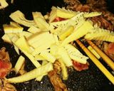 濃口ごま油で濃厚タケノコと豚肉炒め作り方2写真