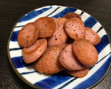 魚肉ソーセージの黒胡椒炒め！作り方3写真