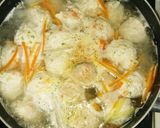 煮込んでもふわふわ☆鶏団子と春雨のスープ作り方5写真