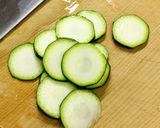 ベジうまつまみ♪「ズッキーニの梅和え」作り方1写真