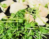 シンプル☆鶏肉と豆苗の中華みそ炒め作り方3写真