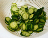 きゅうりと干しエビとあげ玉のあえもの。作り方3写真