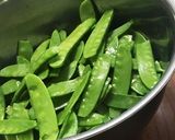 絹さや大量消費！！簡単豚バラ炒め♪作り方1写真