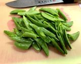 スナップえんどうとむきえびの炒め物作り方1写真