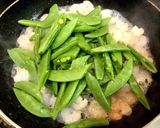 スナップえんどうとむきえびの炒め物作り方4写真