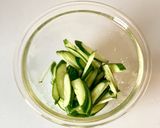 むね肉で【茹で鶏とキュウリのごま酢和え】作り方3写真