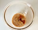 むね肉で【茹で鶏とキュウリのごま酢和え】作り方5写真