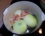 まるごと新玉ねぎと桜えびの煮物作り方1写真