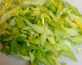 ゴマ香る♡セロリ炒め作り方1写真