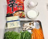 お鍋ひとつで完成☆マイルド辛ラーメン作り方1写真