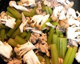 初夏の味覚☆フキと豚肉のうま煮作り方4写真