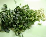 簡単！バーグ風味そぼろ☆舞茸ほうれん草作り方1写真