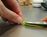 超簡単キレイ☆ 絹さや 筋とり作り方1写真