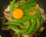 昼食スナップえんどうと新玉ねぎの卵とじ丼作り方7写真