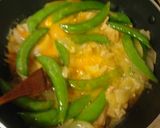 昼食スナップえんどうと新玉ねぎの卵とじ丼作り方8写真