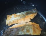 鮭のムニエル♪生クリ&白ワインソース♪作り方5写真