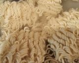 即席めんで⭐️ごく普通の焼きそば作り方1写真