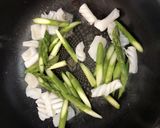 イカとアスパラのレモンソルト炒め！作り方5写真