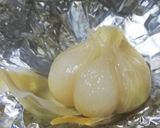 農家の食卓〜生にんにくの丸ごとホイル焼き作り方3写真