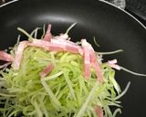 ブロッコリーの茎(芯)とベーコン炒め作り方2写真