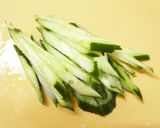 胡瓜･新玉ねぎ･カニカマの胡麻マヨサラダ作り方4写真