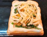 ガツンと美味しい！ニラ玉ドテマヨトースト作り方3写真