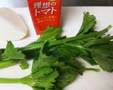 セロリの葉とトマトジュースのスープ作り方1写真