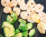 アボカドと海老のマヨ醤油炒め作り方7写真