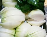 新玉ねぎと手羽元の煮物(カレー風味)作り方1写真