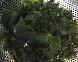 ★混ぜるだけ！酢玉ねぎでワカメのサラダ★作り方1写真
