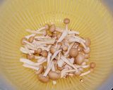しめじとピーマンの鰹醤油味カルボナーラ風作り方2写真